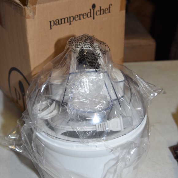 NEW Pampered Chef Ice Cream Maker - Picture 3 of 3